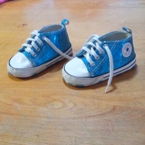 Size is 3. The color is blue and white.